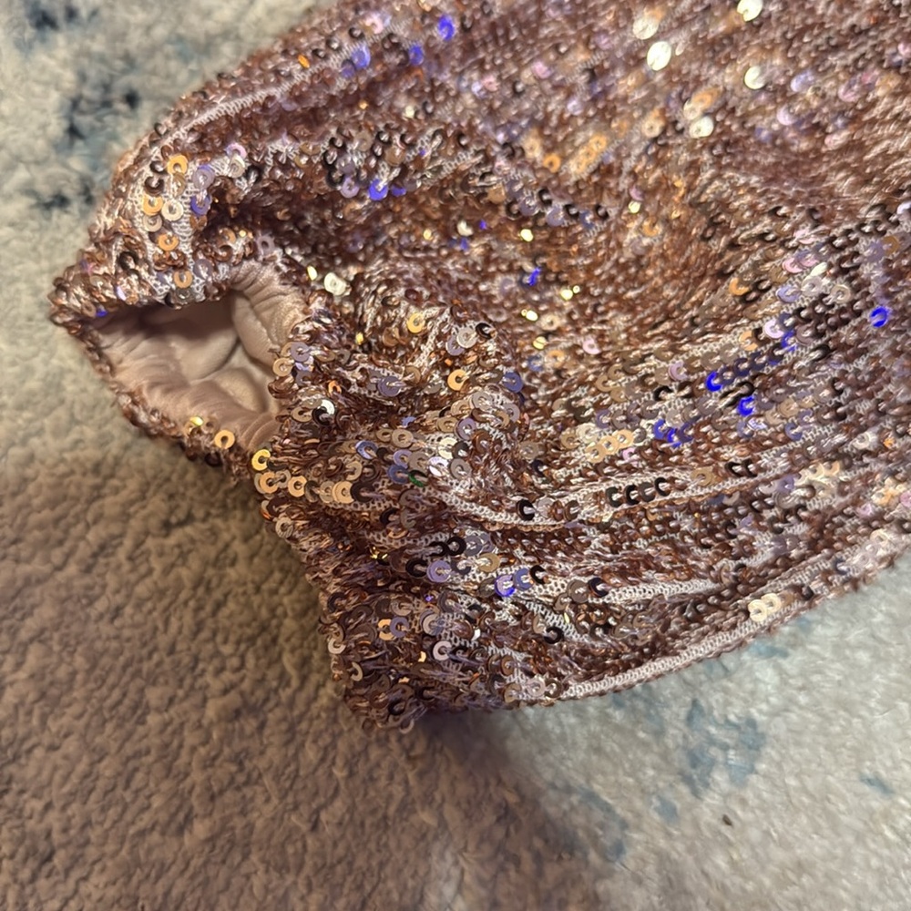 NWT Cable & Gauge Rose Gold Sequin Twisted Knot V-Neck Top - Picture 3 of 4
